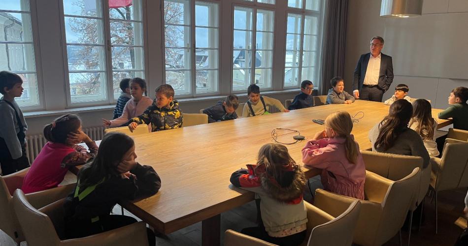 2025-11-25_besuch-1c-bürgermeister3